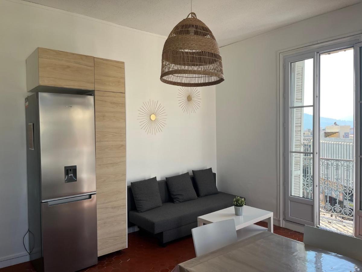 Appartement Hyeres - Centre Ville 3 Chambres 6 Personnes 4Eme Etage Escalier - Sebastien Claire Exterior foto