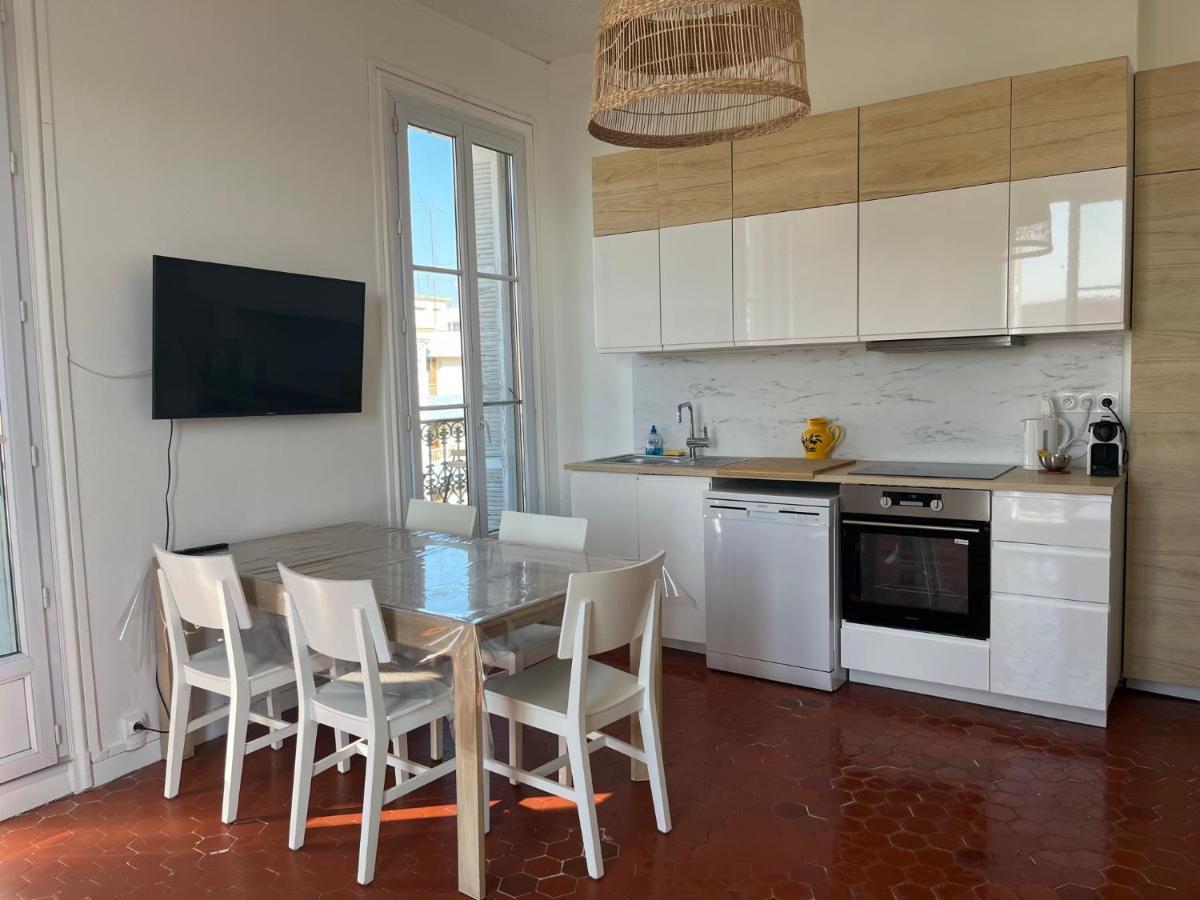 Appartement Hyeres - Centre Ville 3 Chambres 6 Personnes 4Eme Etage Escalier - Sebastien Claire Exterior foto